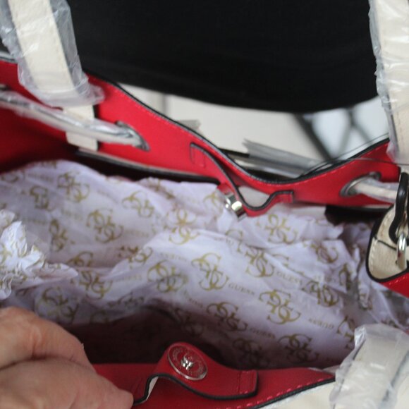 Guess bucket bag purse - Picture 3 of 5